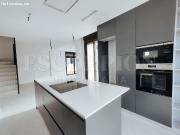 Espectacular chalet independiente de nueva construcción...