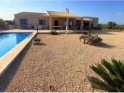 ESPECTACULAR CHALET QUE CONSTA DE CINCO DORMITORIOS CON...