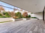 Espectacular departamento con jardín. Los Dominicos Antiguo