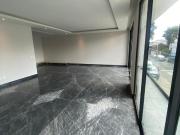 Espectacular departamento en calle tranquila con roof...