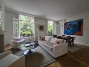 Espectacular edificio frances, en Alquiler, sobre Av. Alvear