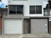 Espectacular oficina de 3 niveles en castilla Bogota