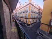 Espectacular piso reformado con balcón y estancias...