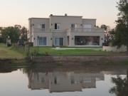 Espectacular propiedad al lago a la venta en Country San...