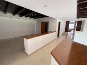 ESPECTACULAR RESIDENCIA con gran terreno y precioso jardin