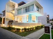 Espectacular Residencia: Vistas Impresionantes a la...