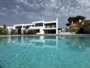 Esta espectacular villa adosada de lujo se ubica dentro...