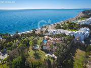 Espectacular villa en primera línea de playa en la Nueva...