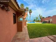 ESPECTACULAR VILLA INDEPENDIENTE CON PISCINA Y...