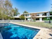 Espectacular y amplia casa en condominio, conectividad a...