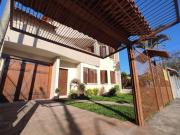 Espetacular casa com piscina em frente ao Guaíba no...