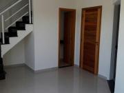 Aconchegante casa em condomínio para venda com 2...