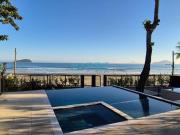 Frente ao mar na Praia da Baleia