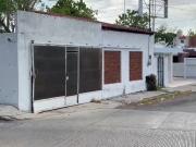 Esquina en RENTA con 20 m sobre Avenida principal, al...