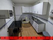 EST/ Piso amueblado para ESTUDIANTES con CUATRO...