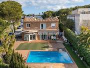 Esta bonita casa está situada en el centro de Palamós,...