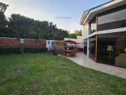 Esta casa a 5 minutos de la playa y del Club Villa te...