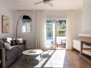 Este impecablemente renovado adosado se encuentra en el...