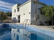 Esta casa rural independiente de 3 a 4 dormitorios con...