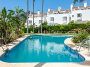 Esta elegante casa adosada se encuentra cerca del...