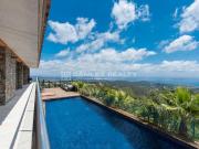 Esta elegante casa combina un diseño sofisticado,...