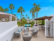 Esta elegante casa de pueblo de cuatro dormitorios, de...