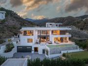 Esta elegante villa de 6 dormitorios está en venta en...