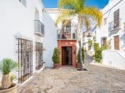 Esta encantadora casa adosada está ubicada en el...