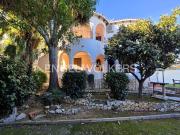 Esta encantadora villa de construcción tradicional se...