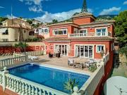 Esta encantadora villa mediterránea se encuentra a sólo...