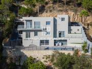 Esta espaciosa villa smarthouse de diseño moderno está...