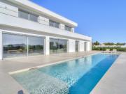 Esta excepcional villa contemporánea, exclusivamente...