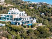 Esta exquisita villa moderna, ubicada en el prestigioso...