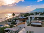 Esta impresionante villa contemporánea ofrece una...