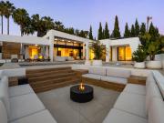 Esta impresionante villa contemporánea se encuentra en...