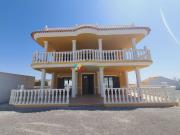 Esta impresionante villa de lujo de 9 dormitorios y 4...