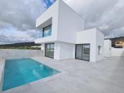 Esta impresionante villa de lujo en San Roque ofrece la...