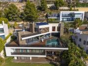 Esta impresionante villa de lujo moderna, construida en...