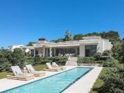 Esta impresionante villa de obra nueva está ubicada en...