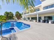 Esta increíble propiedad de 585 m² está dividida en 3...
