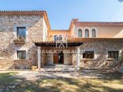 Esta magnífica casa catalana se encuentra a tan solo 5...