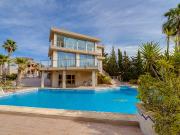 Esta magnífica villa de estilo moderno de 4 dormitorios...