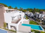 Esta moderna villa se ofrece como la única opción para...