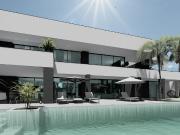 Esta moradia ultra moderna de 5 quartos virada a...