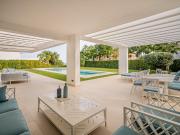 Esta nueva villa contemporánea está ubicada en la lujosa...