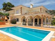 Esta propiedad dispone de Licencia de Alquiler. Casa a...