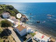 Esta propiedad es en realidad un conjunto de tres...