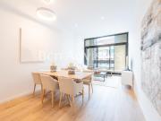 Esta propiedad forma parte de un elegante edificio de...