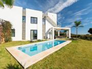 Esta villa adosada de 5 dormitorios y 3.5 baños se...