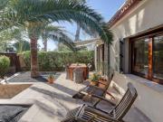 Esta villa bellamente mantenida ofrece una rara...